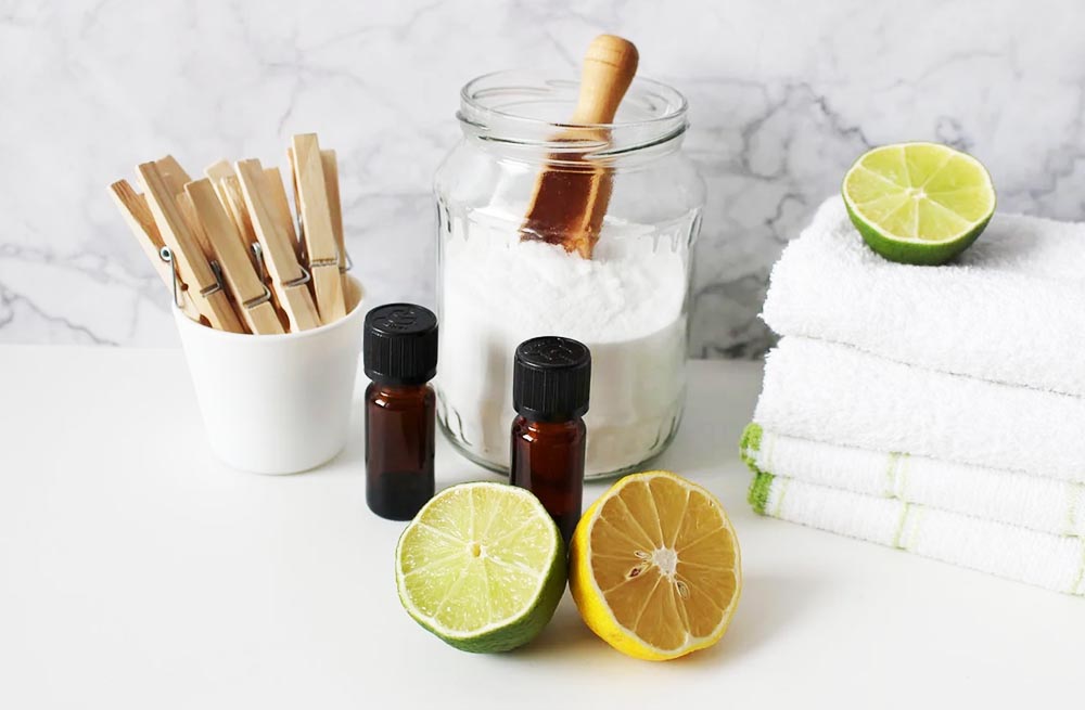 Hoe maak je een oven schoon zonder chemische middelen